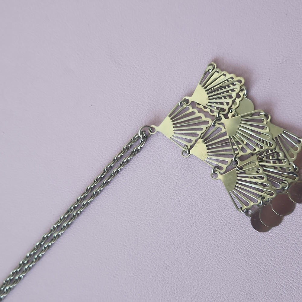 Silver shell pattern necklace - Picture 4 of 8